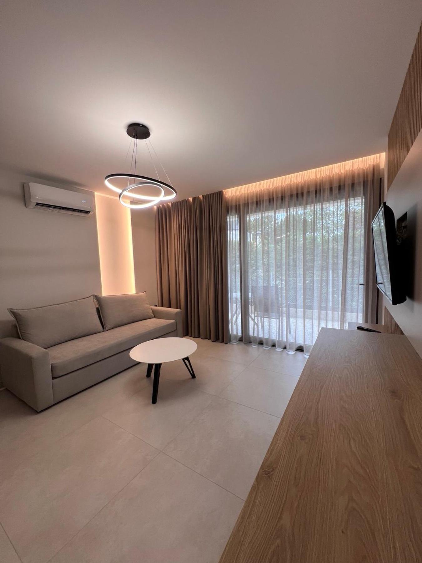 Sealuxe Living Aparthotel Nea Iraklitsa Εξωτερικό φωτογραφία