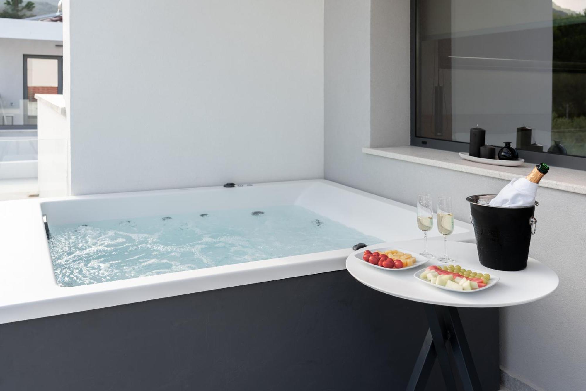 Sealuxe Living Aparthotel Nea Iraklitsa Εξωτερικό φωτογραφία