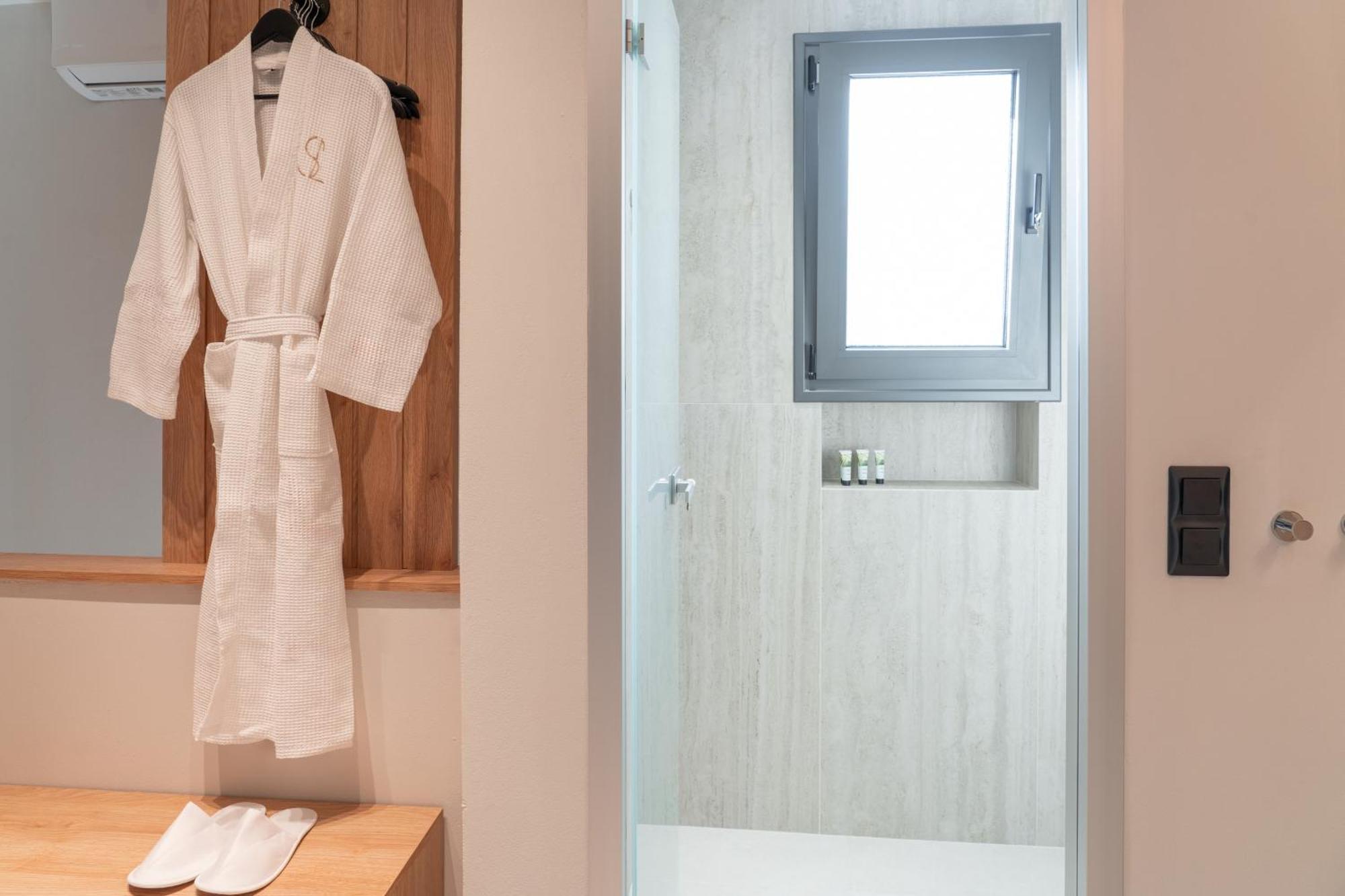 Sealuxe Living Aparthotel Nea Iraklitsa Εξωτερικό φωτογραφία