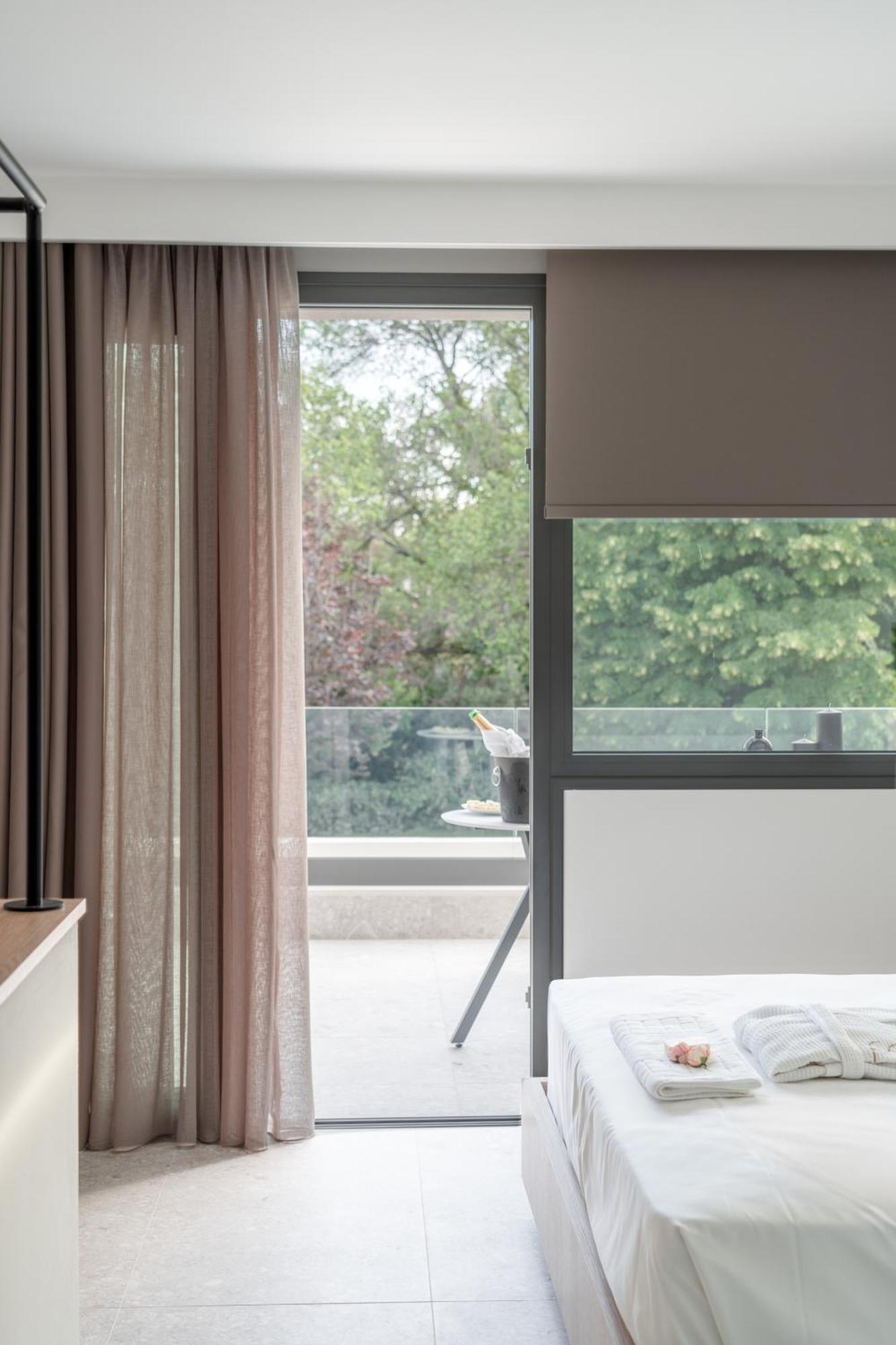Sealuxe Living Aparthotel Nea Iraklitsa Εξωτερικό φωτογραφία