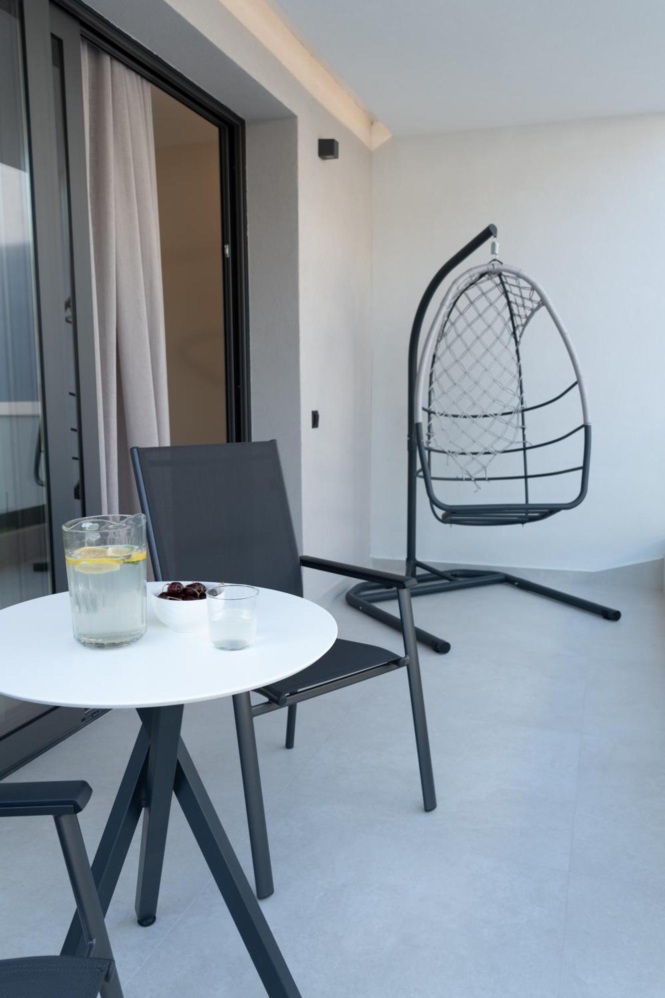 Sealuxe Living Aparthotel Nea Iraklitsa Εξωτερικό φωτογραφία